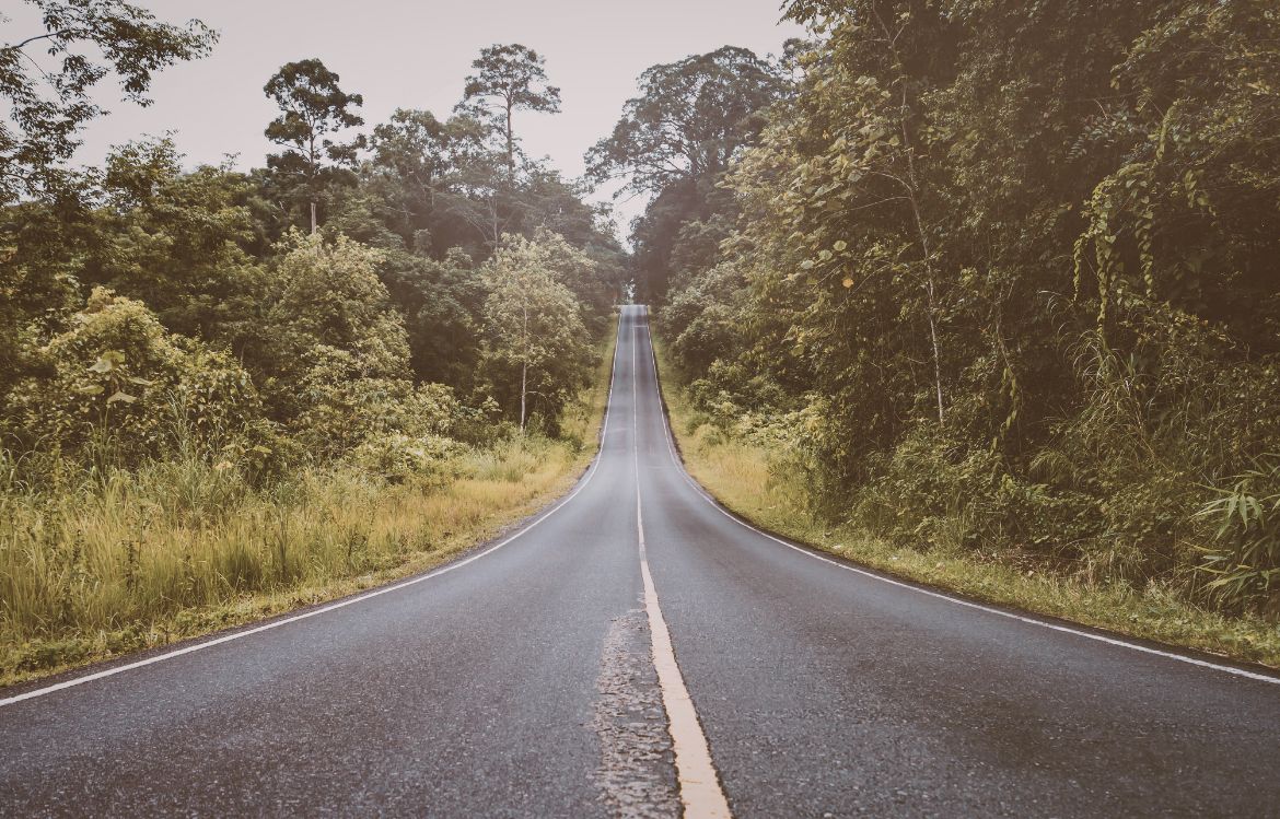 Pourquoi certaines routes fondent-elles en été ?